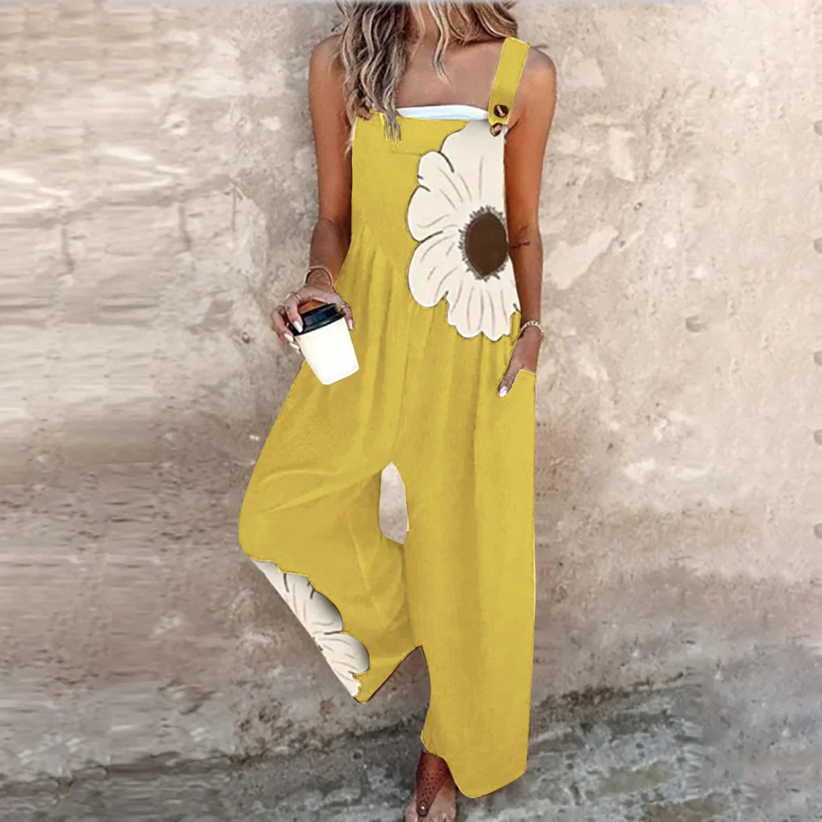 Mono floral Elsa de Vega Madrid con bolsillos, diseño elegante y cómodo para un estilo casual y moderno.