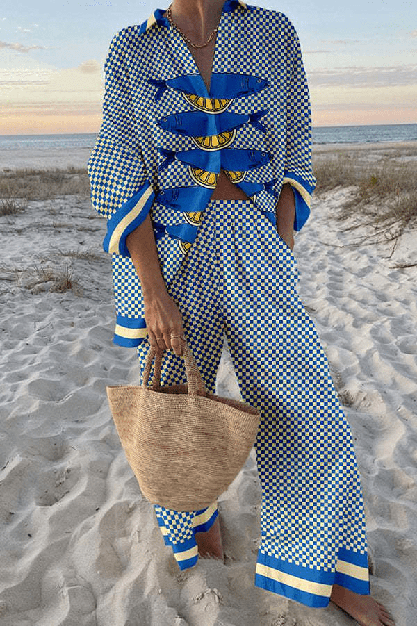 Conjunto de dos piezas Úrsula de Vega Madrid con camisa estampada y pantalón fluido en tonos suaves, estilo relajado y elegante.