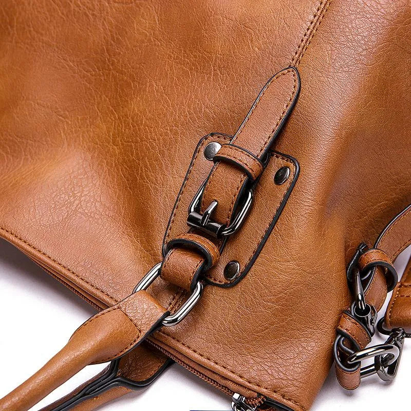 Bolso tote de piel Gabrielle de Vega Madrid, en color suave con asas y detalles elegantes, visible en la imagen.