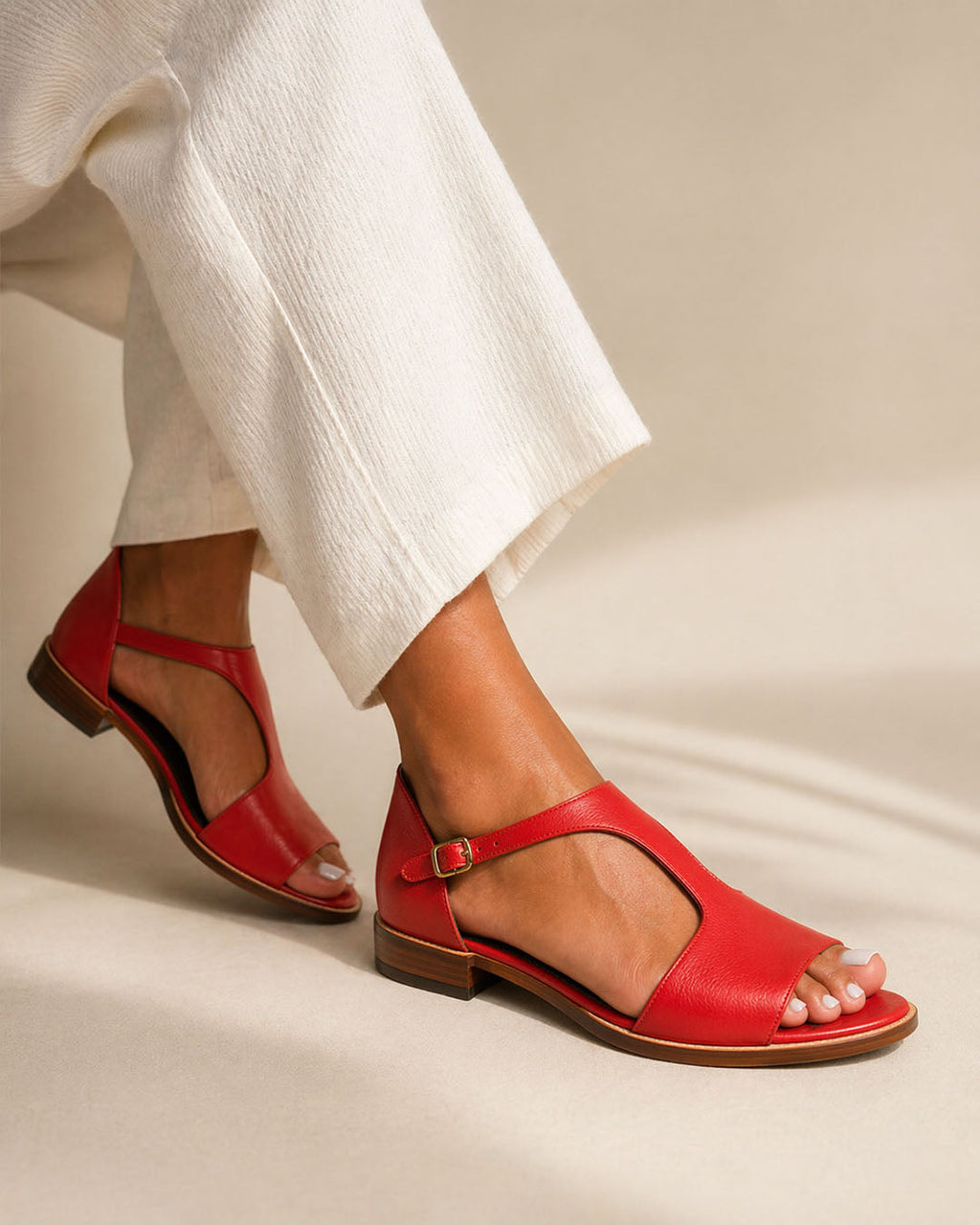Sandalias rojas Amalfi Comfort de Vega Madrid, con diseño elegante y cómodo, ideales para el verano y uso diario.