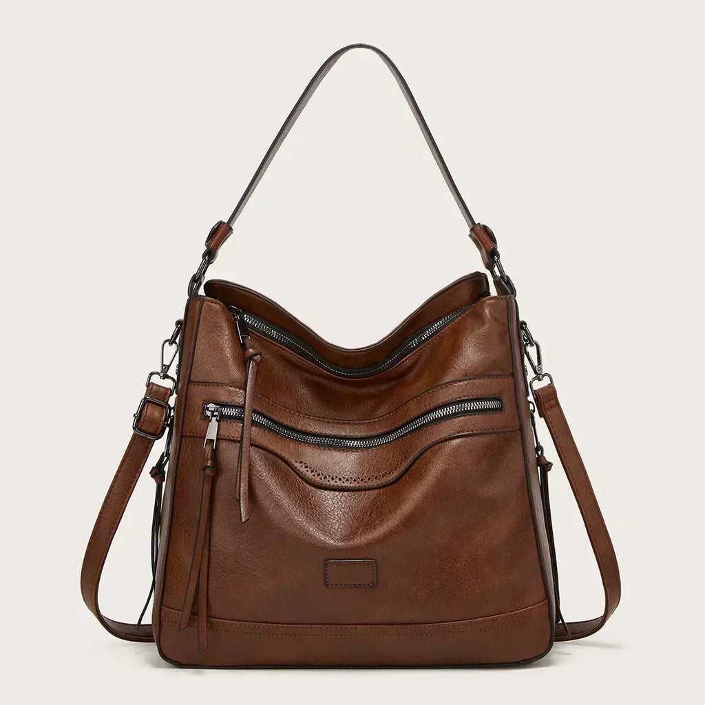 Bolso de hombro de piel vintage Selena de Vega Madrid, con asa ajustable y detalles en cuero en color marrón.
