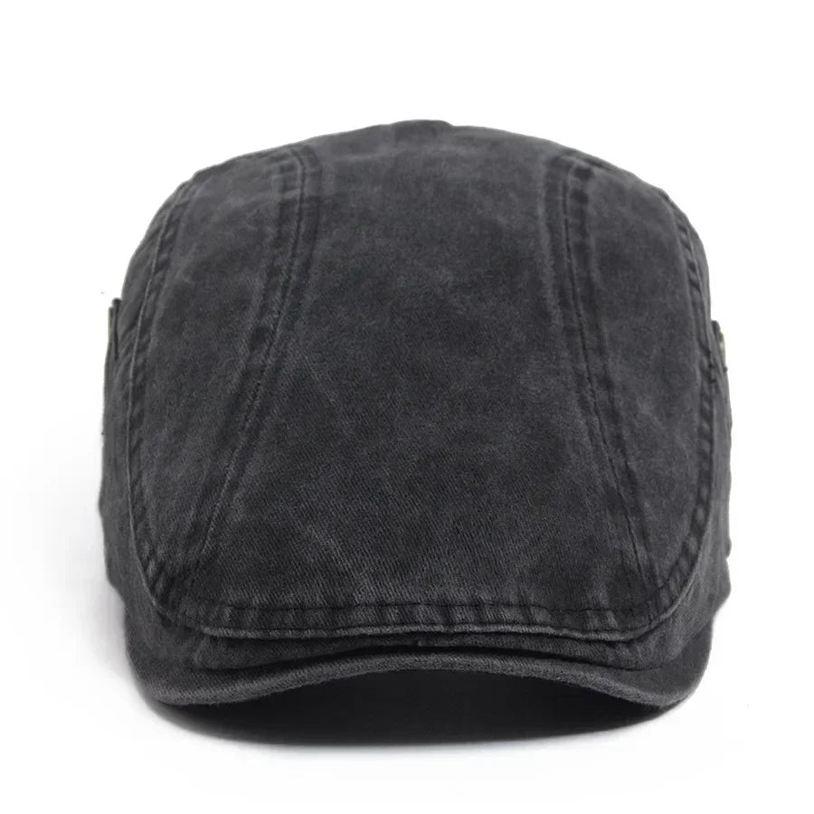 Gorra vintage heritage Thiago de Vega Madrid, con diseño clásico y detalles en tela resistente sobre fondo neutro.