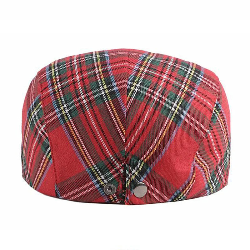 Gorra clásica de colores Mauro de Vega Madrid, con diseño simple y elegante, vista frontal sobre fondo blanco.