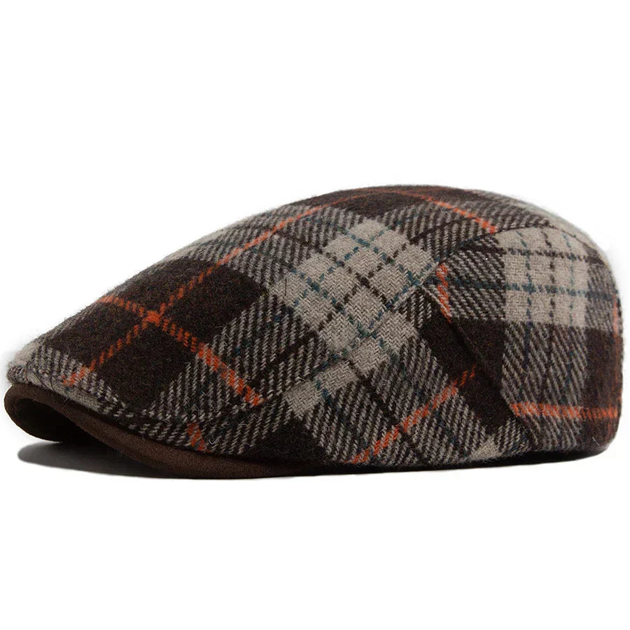 Gorra clásica para hombre César de Vega Madrid, en diseño sencillo y elegante, con visera y ajuste ajustable.