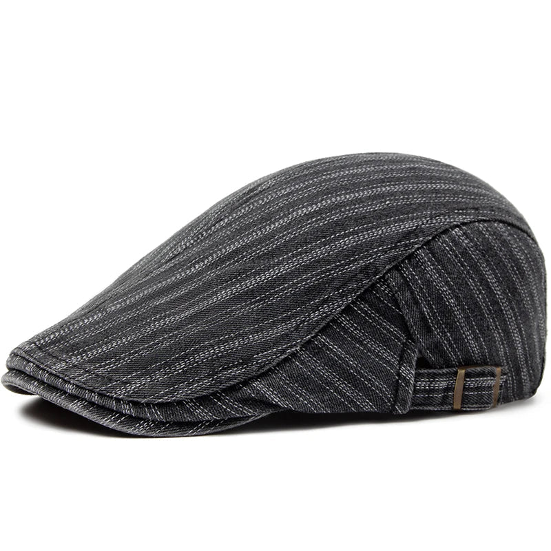 Gorra elegante para hombre Daniel de Vega Madrid, con diseño clásico y ajustable, vista frontal en color oscuro.