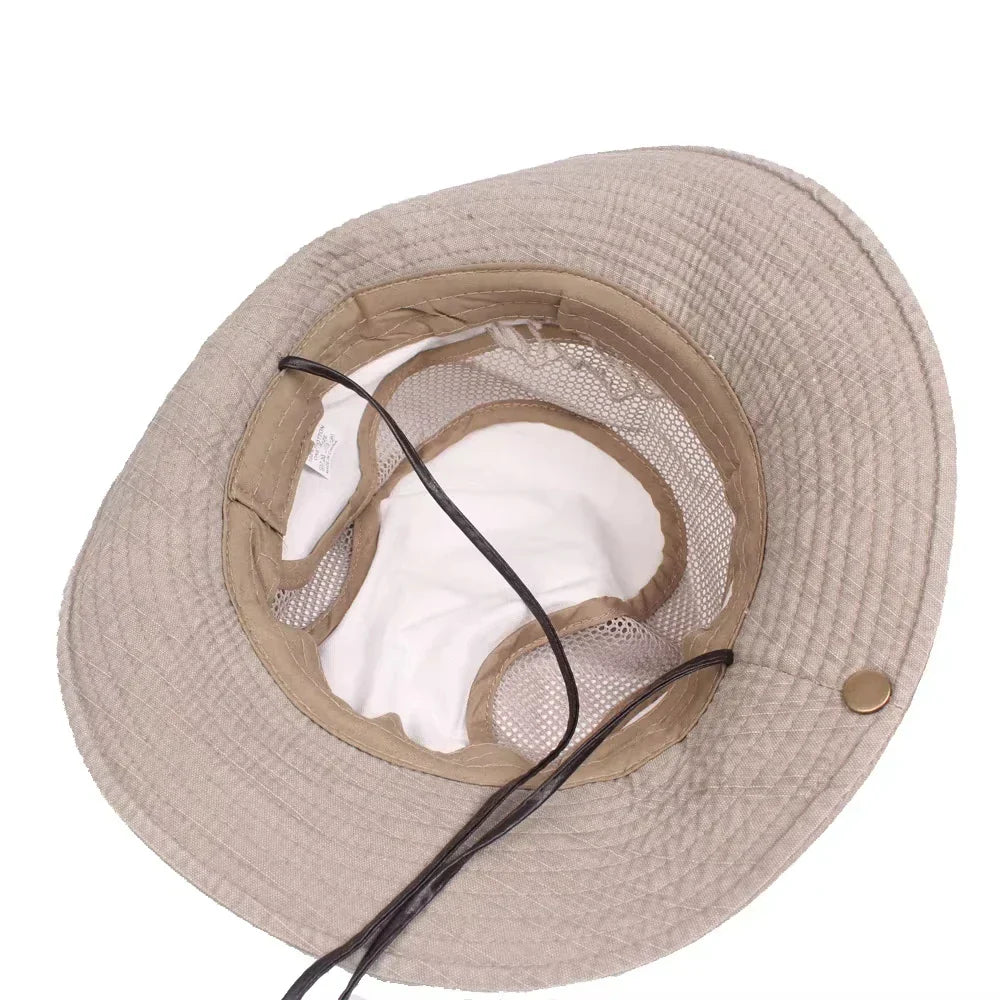 Sombrero explorador transpirable de Vega Madrid con diseño de león, ideal para actividades al aire libre.