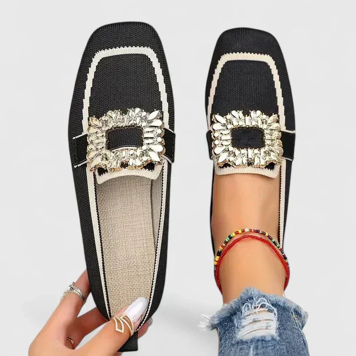 Bailarina Royal de Vega Madrid, zapato de ballet en color negro con detalles elegantes y suela flexible.