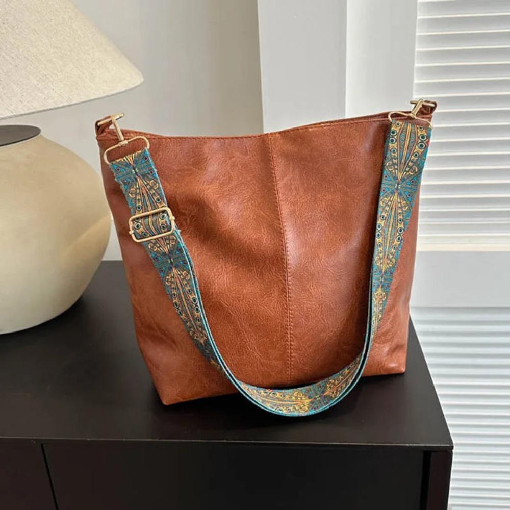 Bolso tote de piel Sofía de Vega Madrid, bolso grande y elegante con asas y detalles en piel.