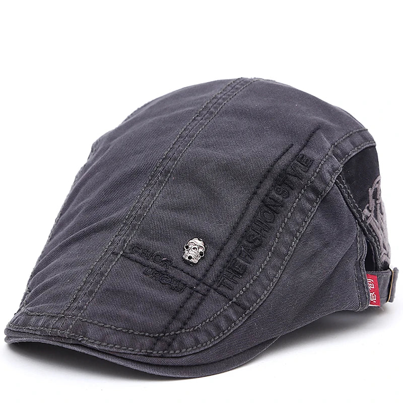 Gorra de verano Sergio de Vega Madrid en color claro, con diseño casual y visera curva sobre fondo neutro.