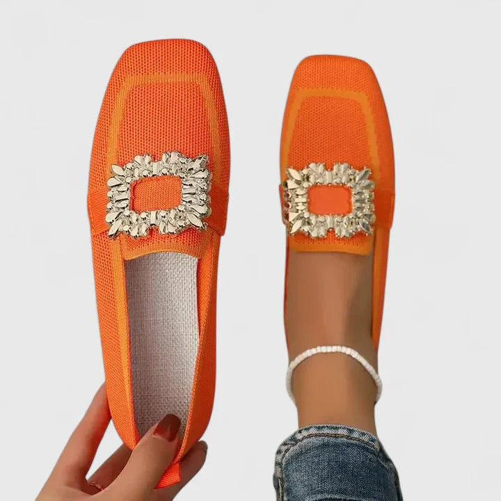 Bailarina Maylora Royal de Vega Madrid, zapato de ballet en color blanco con detalles elegantes y suela flexible.