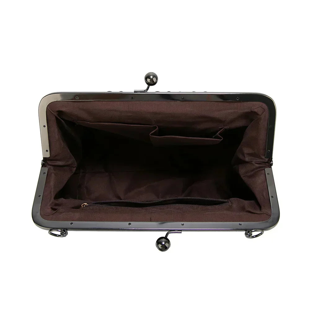 Bolso de piel Kiara de Vega Madrid, con diseño elegante y detalles en textura suave, ideal para uso diario.