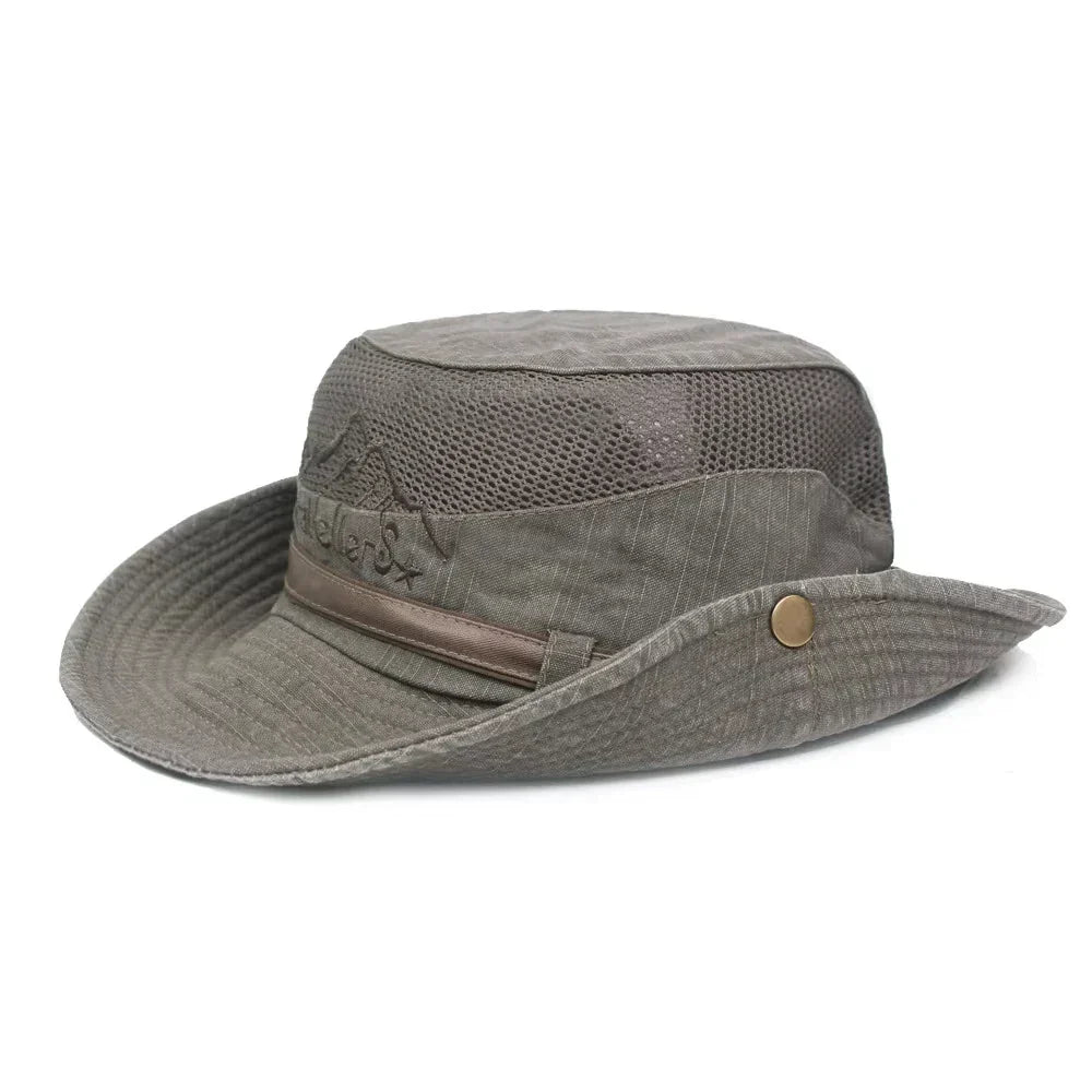 Sombrero explorador transpirable de la marca Vega Madrid, con diseño cómodo y protección solar para actividades al aire libre.