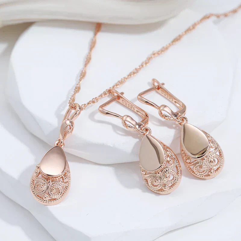 Pendientes colgantes Merle de Vega Madrid con diseño elegante y detalles metálicos en acabado brillante.