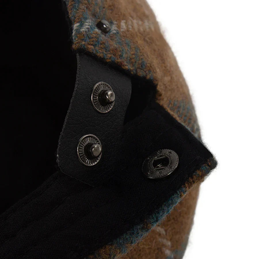 Gorra clásica para hombre César de Vega Madrid, en color neutro, con diseño sencillo y elegante.