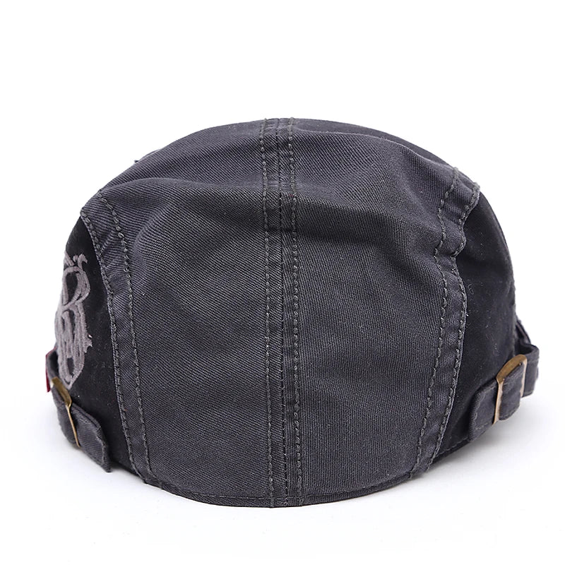 Gorra de verano Sergio de Vega Madrid con visera y diseño casual, ideal para protección solar y estilo veraniego.