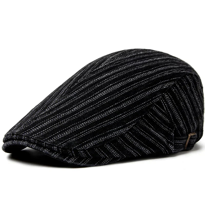 Gorra elegante para hombre Daniel de Vega Madrid, diseño clásico, en color oscuro, con detalles sofisticados en la imagen.