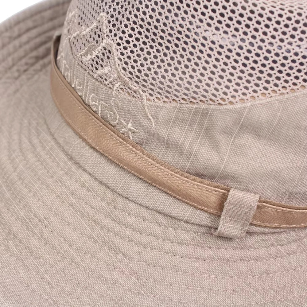 Sombrero explorador transpirable Vega Madrid en color beige, con ala ancha y cinta decorativa para protección solar.