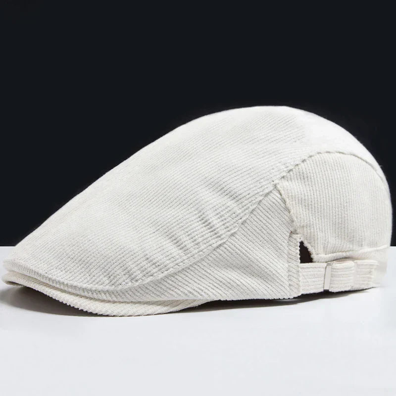 Gorra de pana para hombre Pablo de Vega Madrid, con visera curvada y diseño clásico en color marrón oscuro.