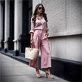 Conjunto Abril Milán de Vega Madrid en color gris, con top y pantalones elegantes, ideal para looks modernos y cómodos.