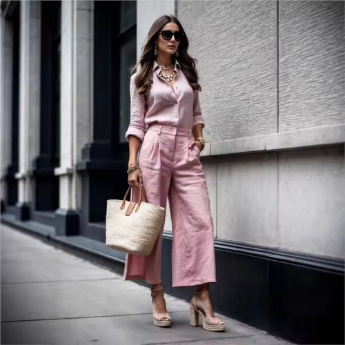 Conjunto Abril Milán de Vega Madrid en color gris, con top y pantalones elegantes, ideal para looks modernos y cómodos.