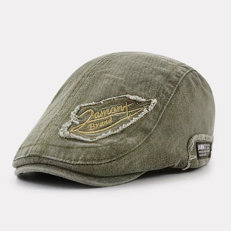Gorra de denim Iván de Vega Madrid, estilo casual, con logo bordado, vista frontal en color azul oscuro.
