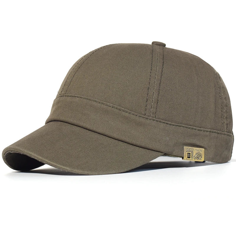 Gorra de algodón para hombre Andrés de Vega Madrid, en color neutro, vista frontal sobre fondo blanco