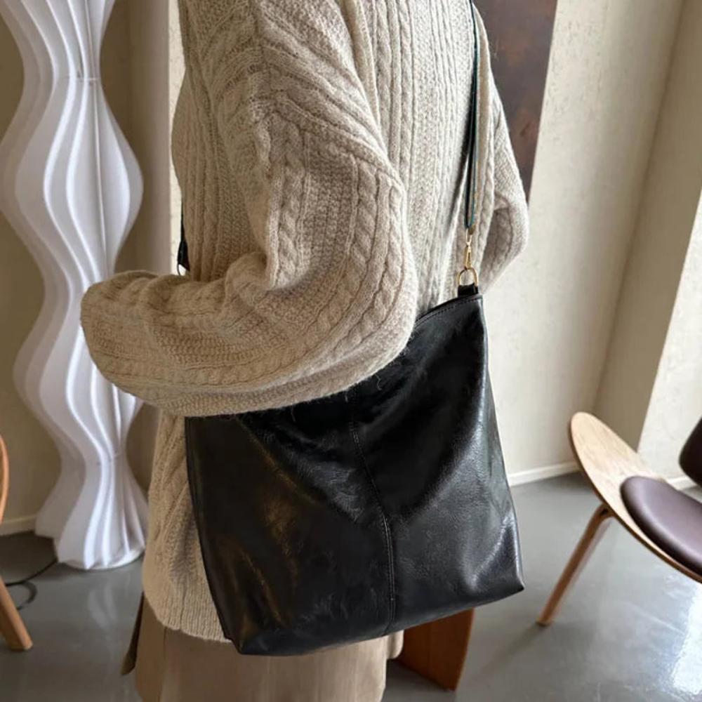 Bolso tote de piel Sofía de Vega Madrid, bolso grande en color marrón con asas cortas y diseño elegante para mujer.
