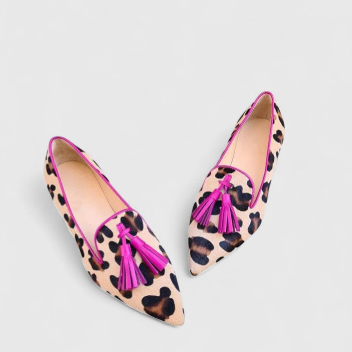 Mocasines clásicos y cómodos de Vega Madrid en color negro, con diseño elegante y suela de goma, para mujer.