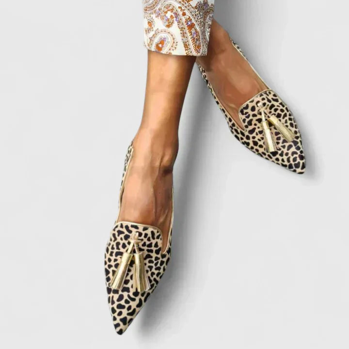 Mocasines clásicos y cómodos Jheanna de Vega Madrid, en color negro, con diseño elegante y suela de goma.