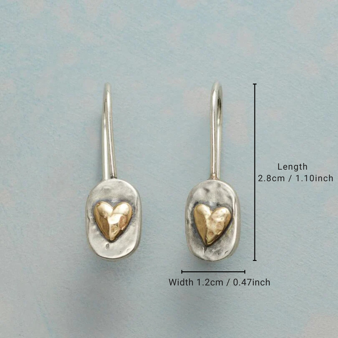 Pendientes vintage de plata y oro en forma de corazón, diseño elegante y clásico de la marca Vega Madrid.