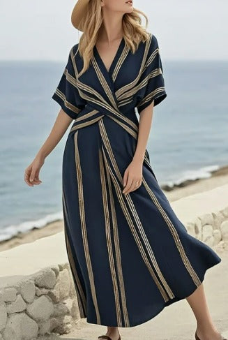 Vestido largo de diseño mediterráneo Claudia de Vega Madrid, con estampados coloridos y detalles elegantes en tela ligera.
