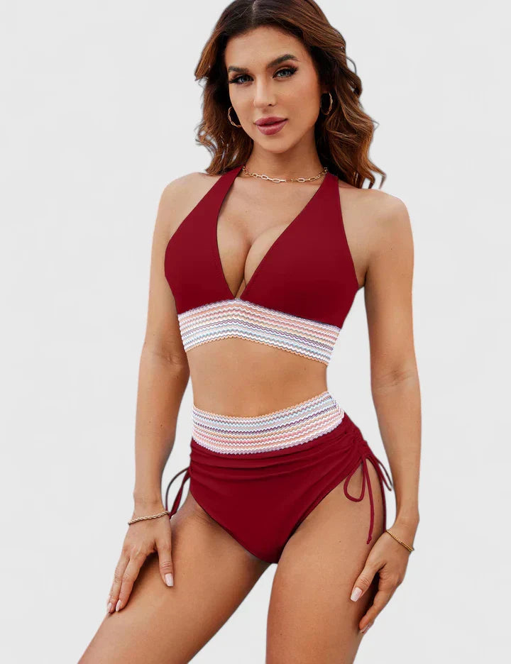 Conjunto de bikini elegante Jayzelliah en color vino, de Vega Madrid, con diseño moderno y detalles sofisticados.