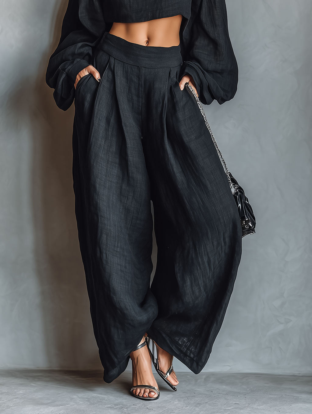 Conjunto de tirantes y pantalones anchos de Vega Madrid, en tonos claros, estilo moderno y cómodo para mujer.