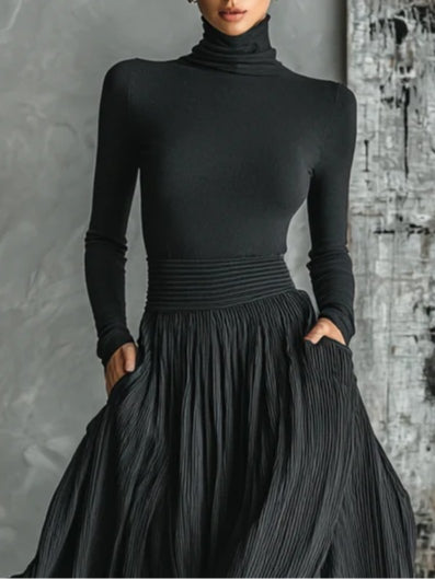 Conjunto elegante Ingrid de Vega Madrid con blusa y falda plisada en color neutro, ideal para ocasiones formales.
