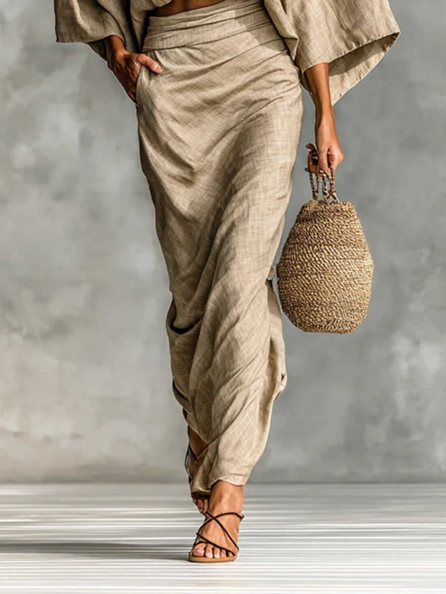Conjunto Lorena Duna de Vega Madrid, vestido largo con detalles en tonos neutros y estilo elegante, vista frontal.