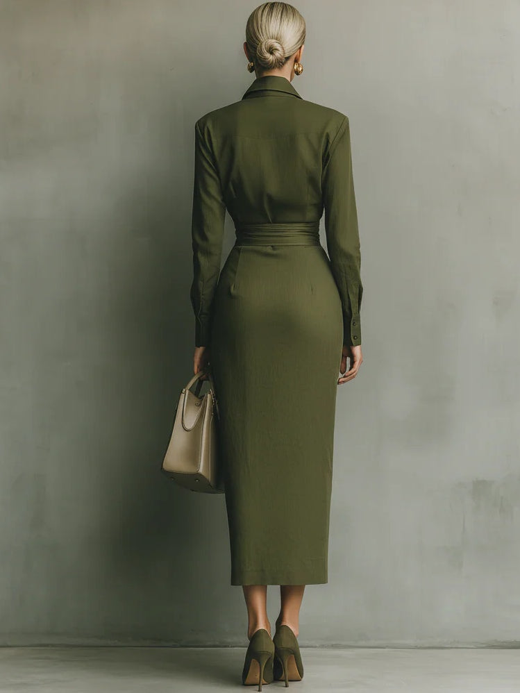 Vestido largo Tatiana en verde militar de Vega Madrid, con diseño elegante y detalles modernos.