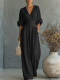 Belén Vega Madrid con mono elegante, cuello en V y cintura alta, mostrando su diseño sofisticado y ajuste ajustado.