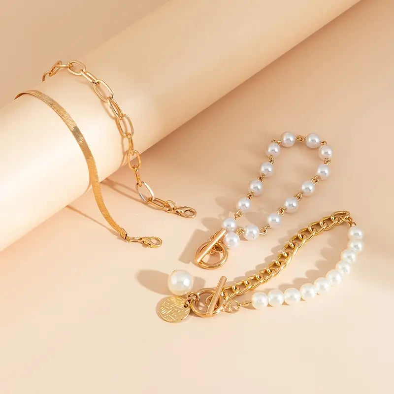 Set de Pulseras Chic Doradas (4 Piezas) – Serpiente, Perlas y Eslabones