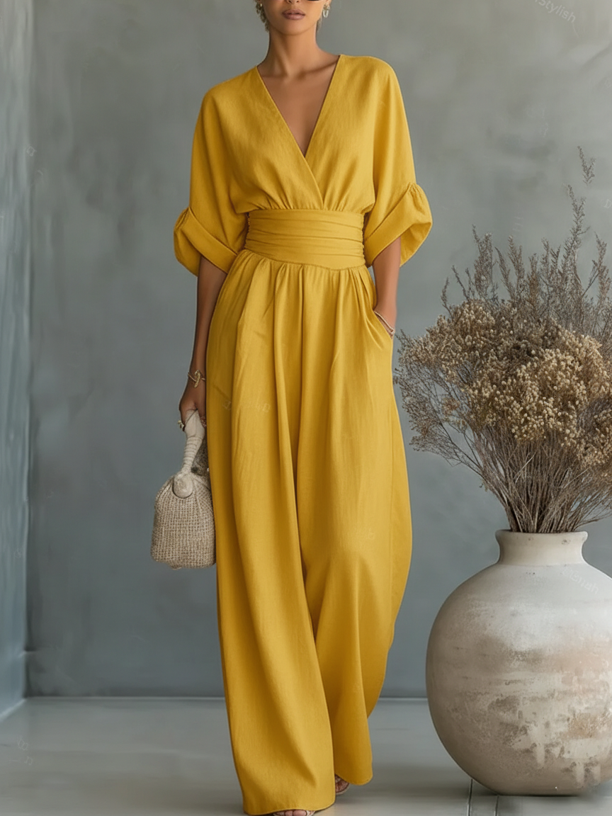 Muñeco de Belén con mono elegante de Vega Madrid, con cuello en V y cintura alta, vistiendo ropa tradicional navideña.