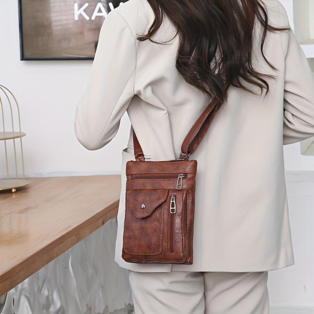 Bolso bandolera de piel Danielle de Vega Madrid, con acabado suave y asa ajustable, en color neutro y diseño elegante.