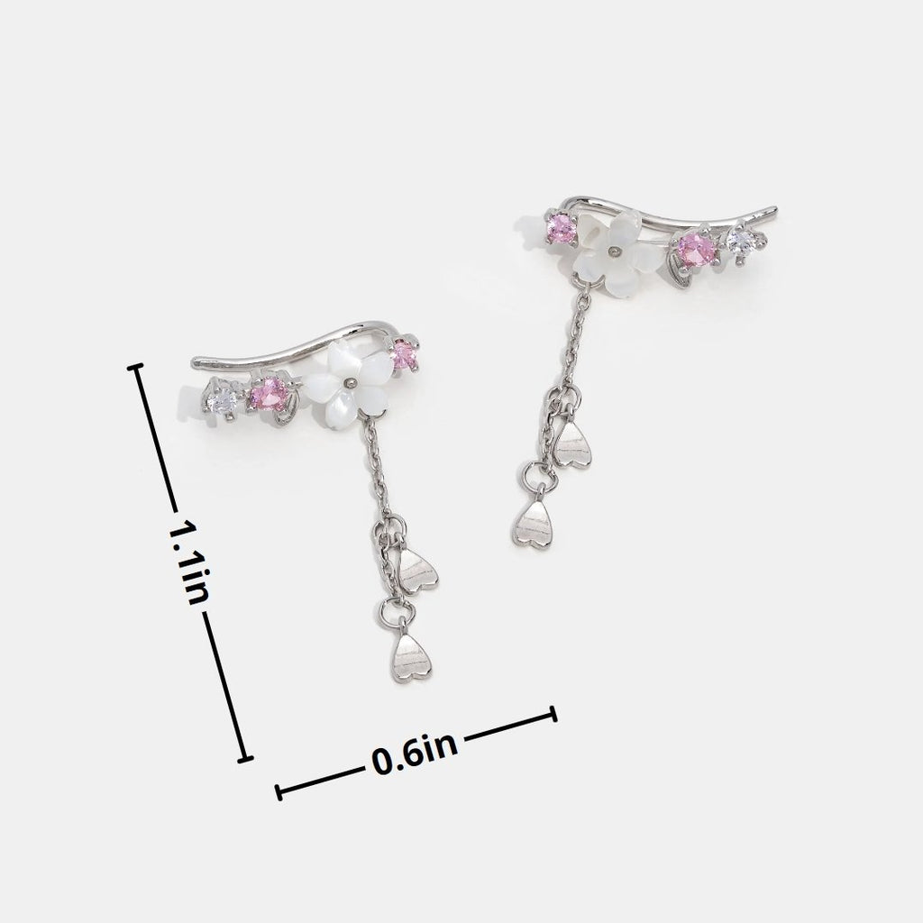 Pendientes Sakura de Vega Madrid con cristales en forma de flor de cerezo, detalles delicados y elegantes para ocasiones especiales.