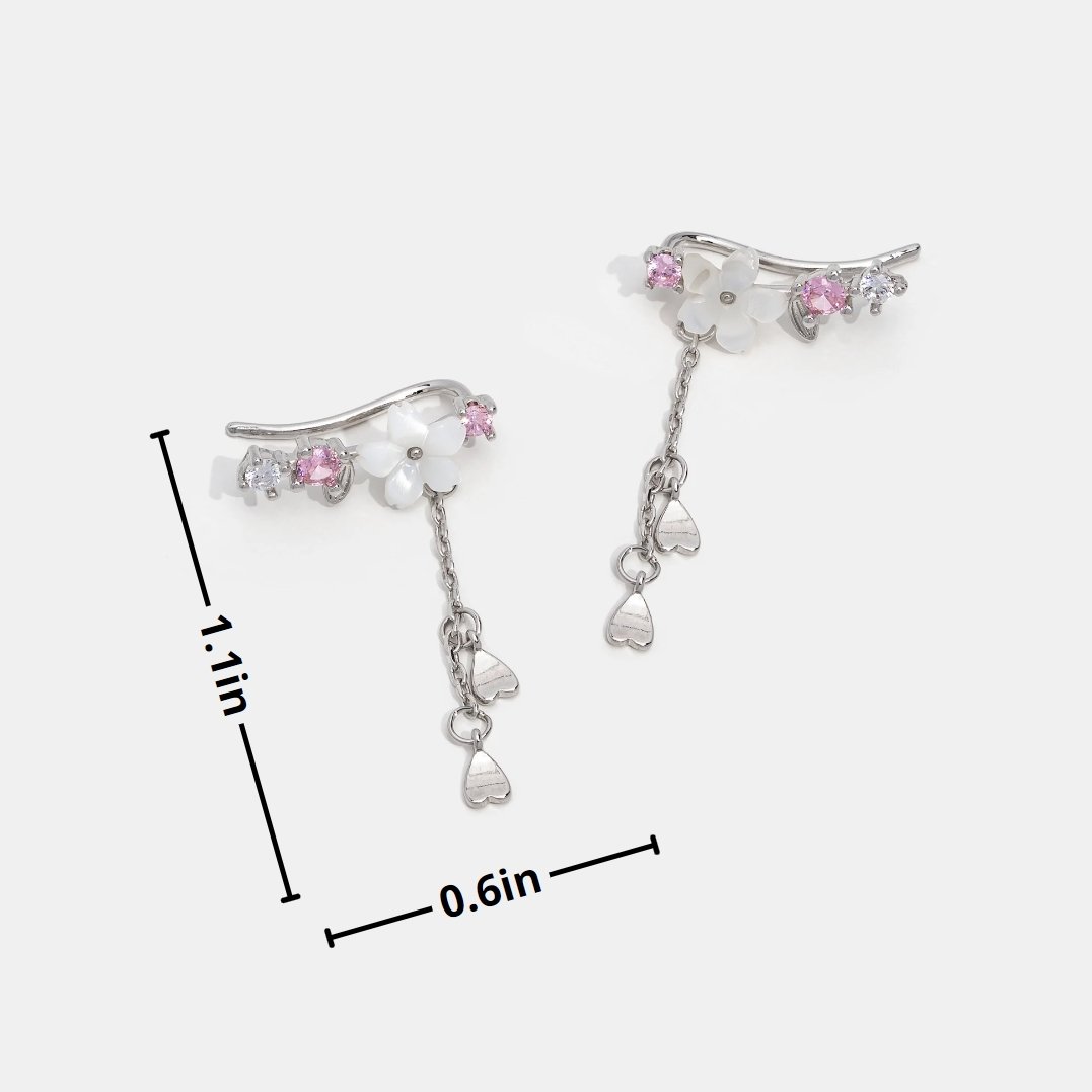 Pendientes Sakura de Vega Madrid con cristales en forma de flor de cerezo, detalles delicados y elegantes para ocasiones especiales.