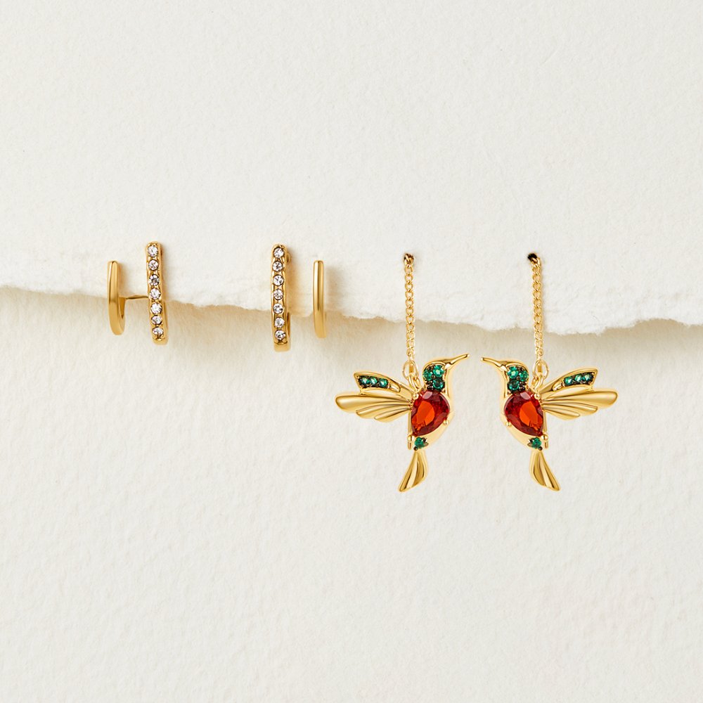 Pendientes colibrí de cristal y borla de Vega Madrid, con diseño elegante y detalles brillantes en tonos claros.
