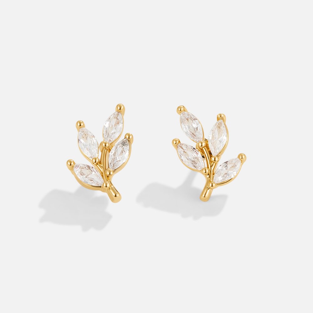 Pendientes de hoja de cristal de estilo chic de Vega Madrid, pequeños y elegantes, con detalles brillantes en forma de hoja.