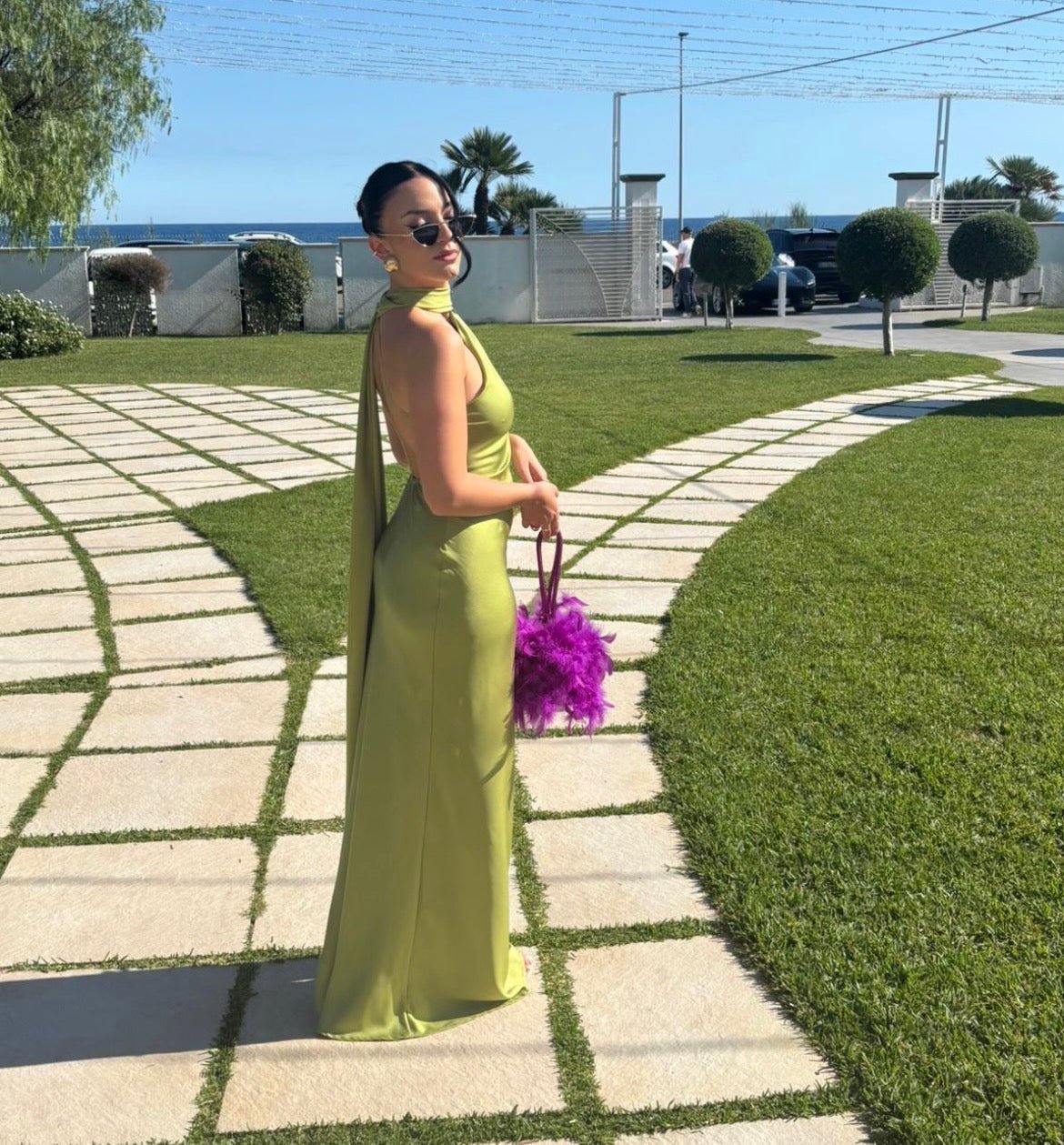 Vestido Mistral Aurora de Vega Madrid, vestido largo con estampado floral y detalles elegantes, en tonos suaves y femeninos.
