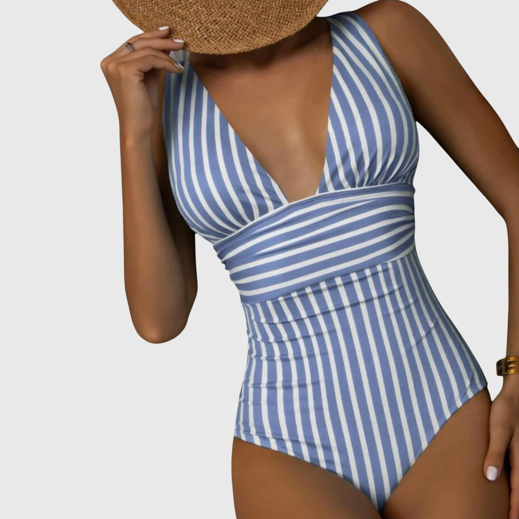 Bañador con rayas Aurora de Vega Madrid, diseño elegante en tonos vibrantes, ideal para la playa o la piscina.
