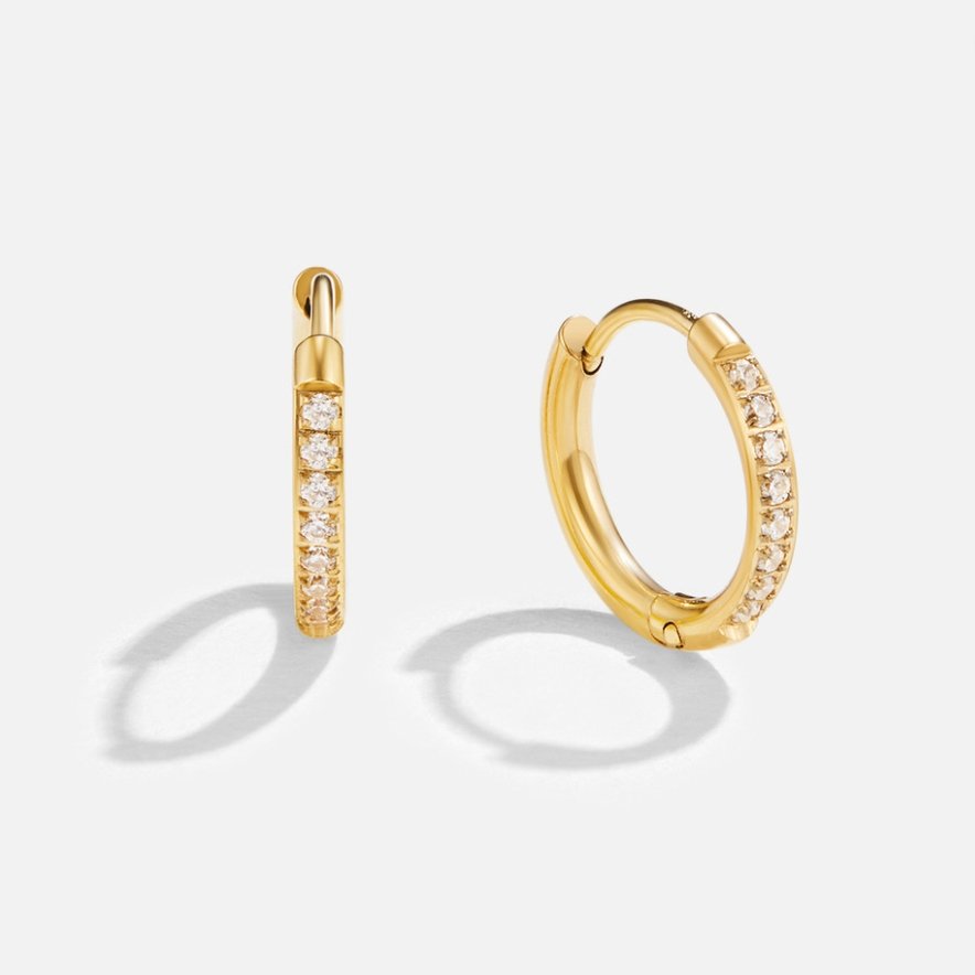 Pendientes de aro Eternidad de Vega Madrid, aretes de plata con diseño de aro infinito y detalles elegantes.