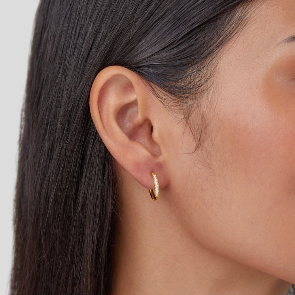 Pendientes de aro Eternidad de Vega Madrid, pendientes de moda con diseño circular y acabado brillante en plata.