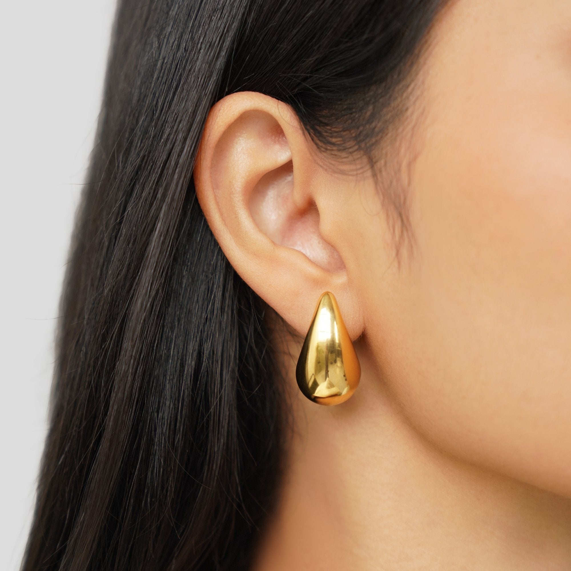 Pendientes colgantes en forma de lágrima de oro Vega Madrid, diseño elegante y brillante para mujer.