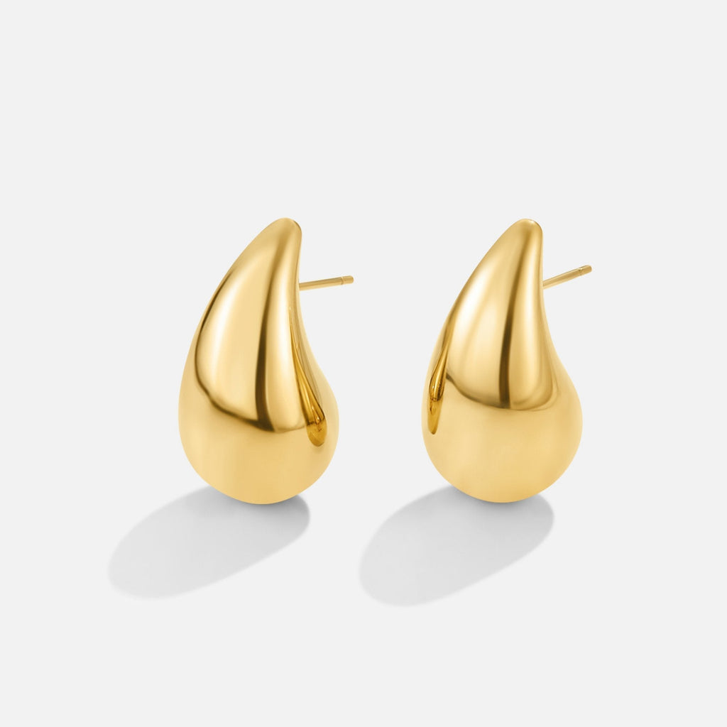 Pendientes colgantes Ame Gold de Vega Madrid con diseño en forma de lágrima de oro brillante.